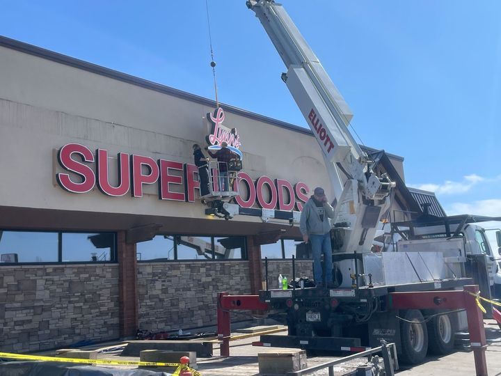 Though the store has not been Reese & Ray’s IGA for nearly two years, the sign remained, that is, until Thursday. Lynn’s Supe