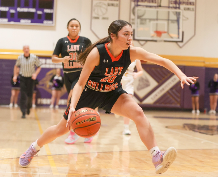 Kadie Bends makes a move towards the basket. / Photo by Tommy Robinson